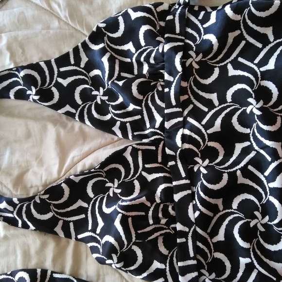 Black and White Design Halter Top. - Picture 3 of 5